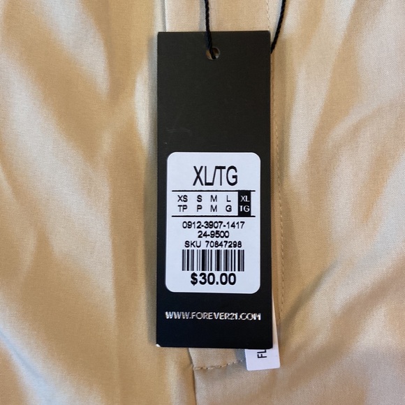 Forever 21, beige flare pants with pockets and side slits on bottom - Picture 3 of 3